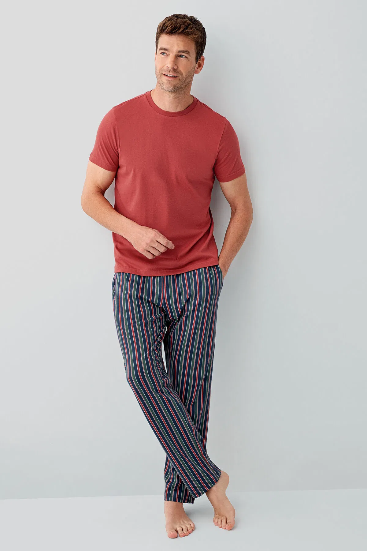 Arnetta Erkek Kırmızı Kısa Kollu Pijama Takımı – %100 Pamuk Ev Giyimi